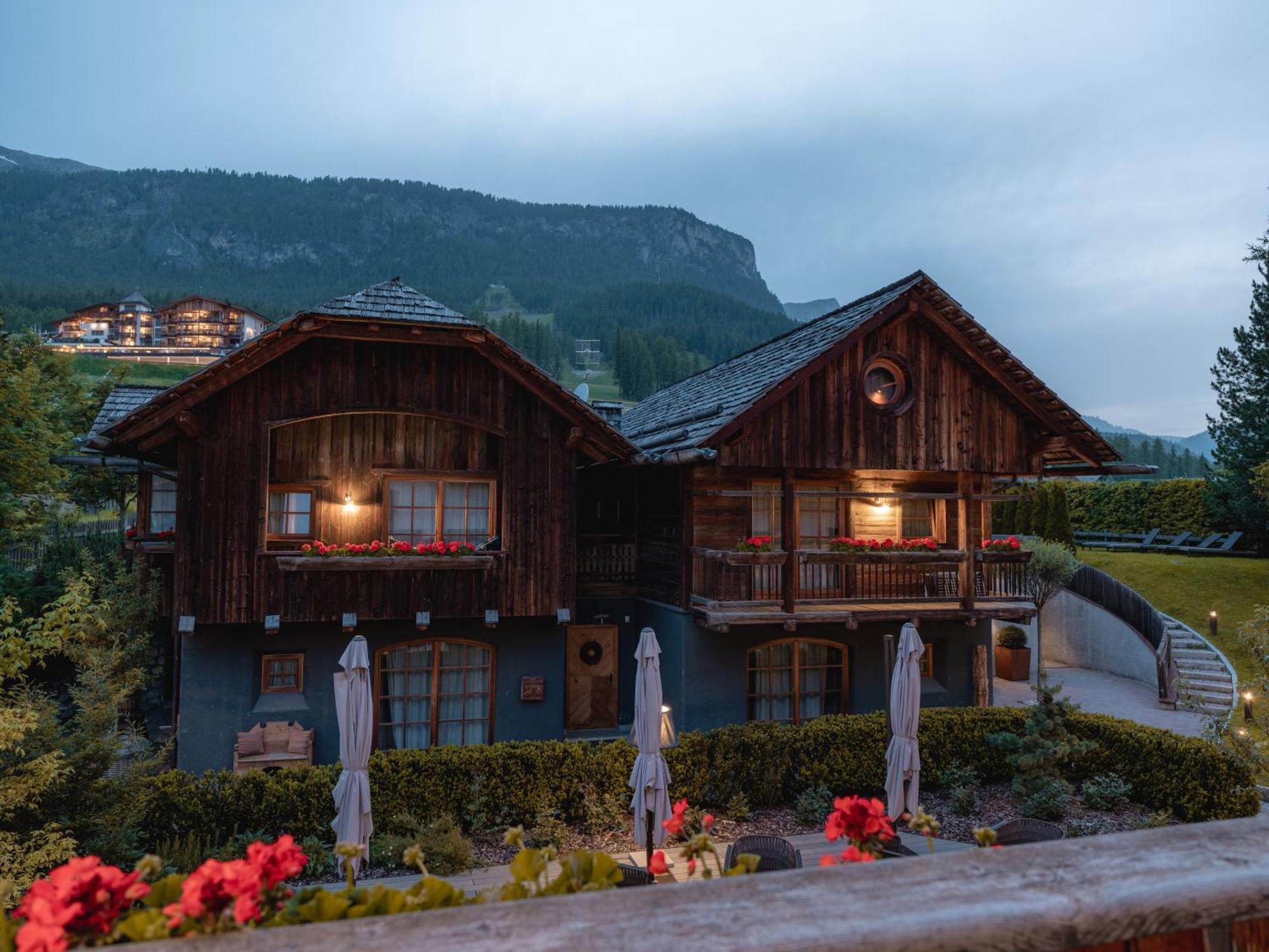 Sportony Mountain Lodges La Villa  Exterior foto