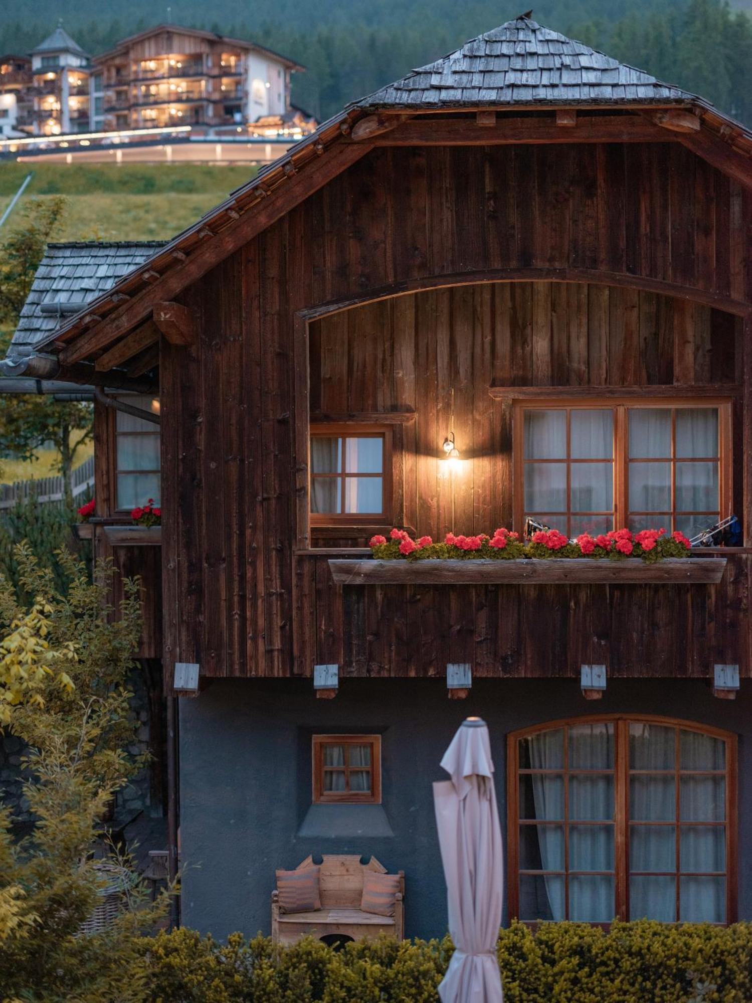 Sportony Mountain Lodges La Villa  Exterior foto